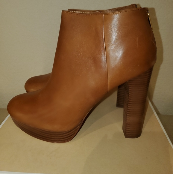 Michael Kors Lesley Ankle Boot - Picture 5 of 8